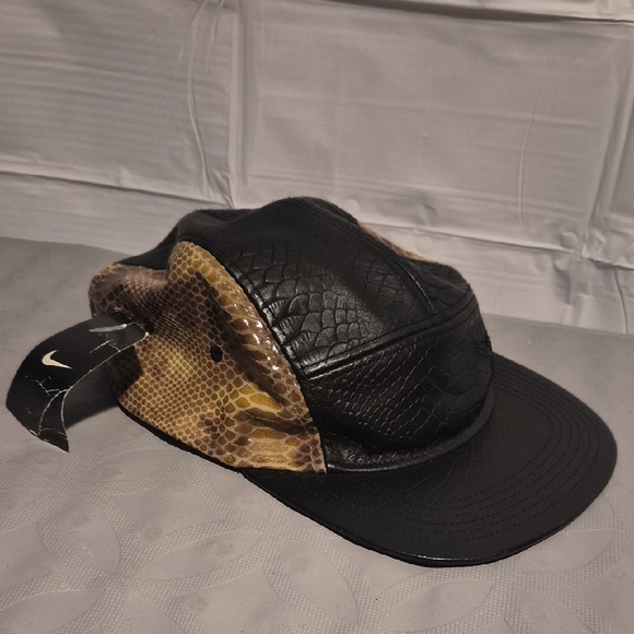 Kobe Beyant 9 High EXT Snakeskin Sneakers Size 10.5 Pre-owned No Box. Hat Is NWT - Picture 12 of 14